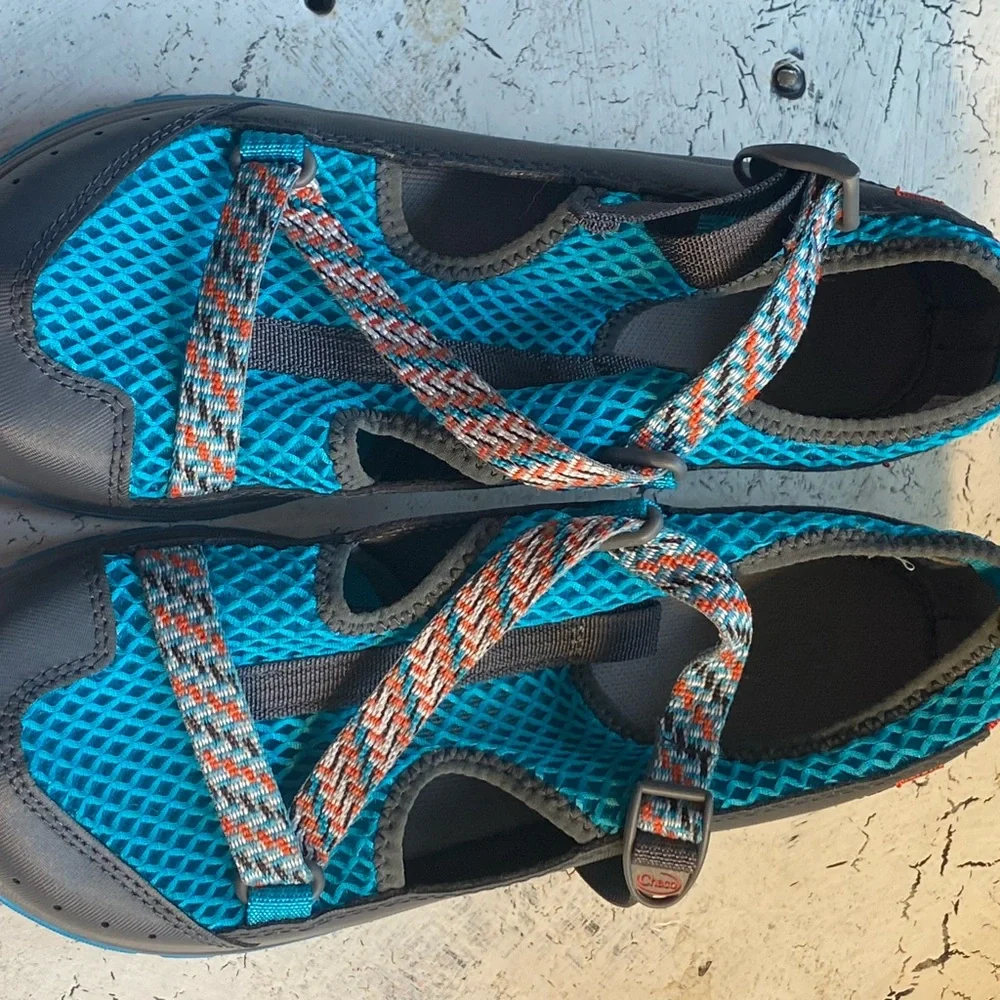 NWOT Chaco’s size 5 Water Shoes